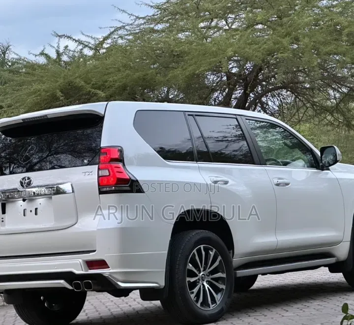 Toyota Land Cruiser 2021 White