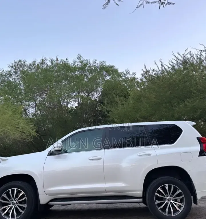 Toyota Land Cruiser 2021 White