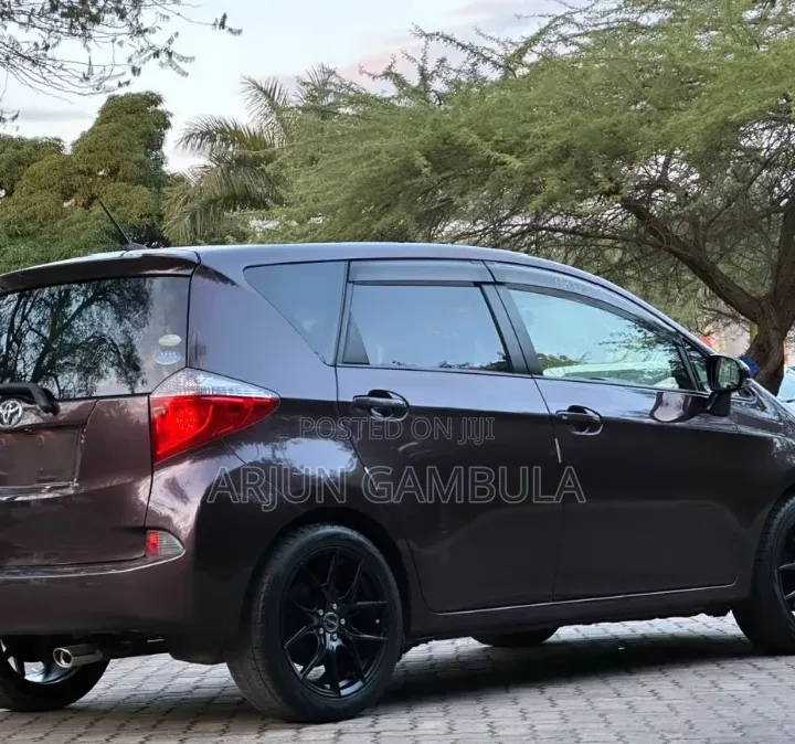 Toyota Ractis 2013 Gray