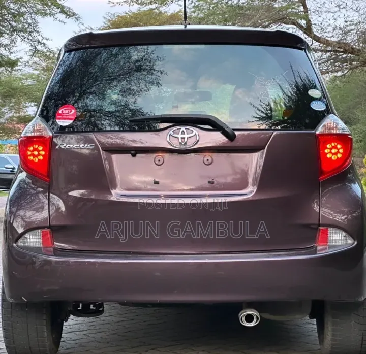 Toyota Ractis 2013 Gray