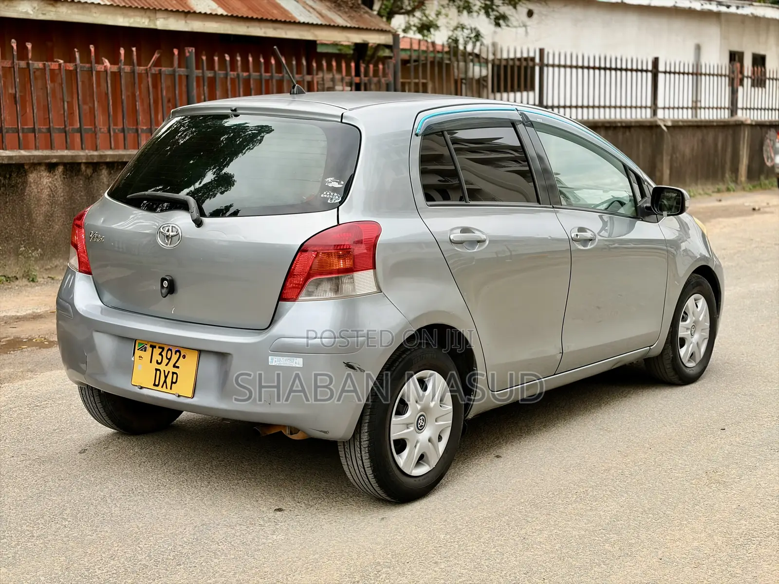 Toyota Vitz 1.0 FWD 5dr 2009 Beige