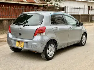 Toyota Vitz 1.0 FWD 5dr 2009 Beige
