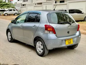 Toyota Vitz 1.0 FWD 5dr 2009 Beige
