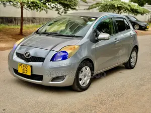 Toyota Vitz 1.0 FWD 5dr 2009 Beige