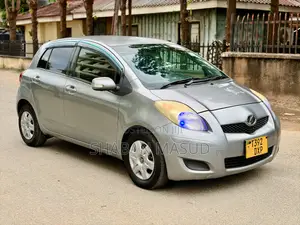 Toyota Vitz 1.0 FWD 5dr 2009 Beige