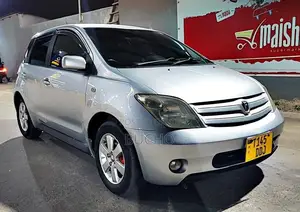 Toyota IST 2004 Silver