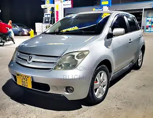 Toyota IST 2004 Silver