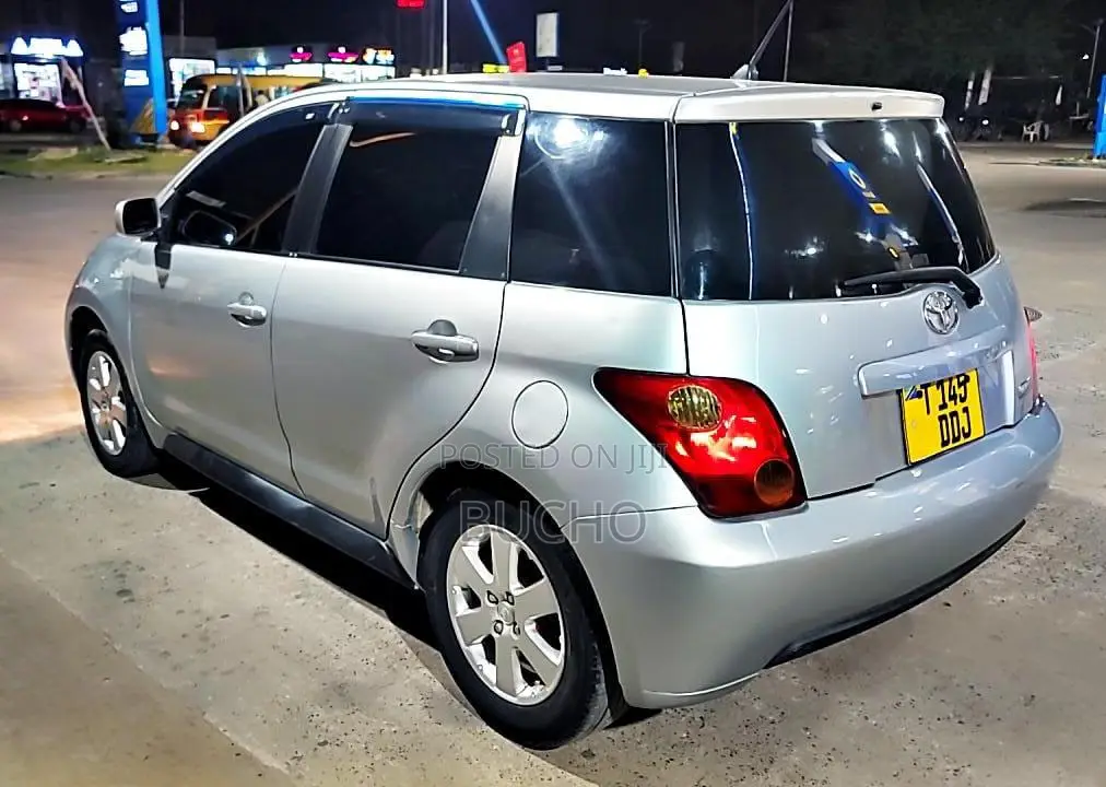 Toyota IST 2004 Silver