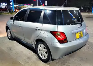 Toyota IST 2004 Silver