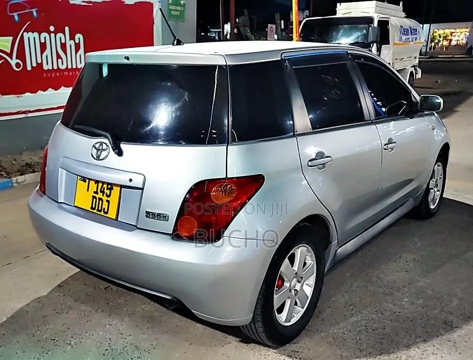 Toyota IST 2004 Silver