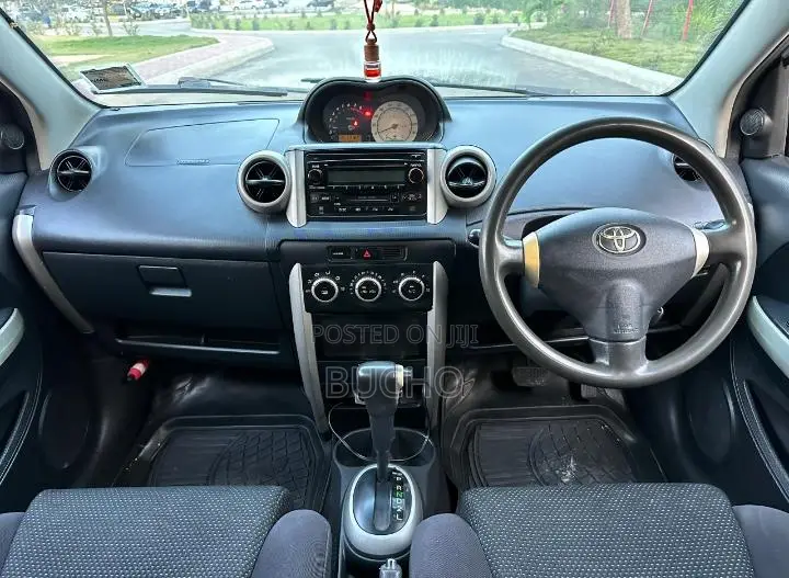 Toyota IST 2004 Silver