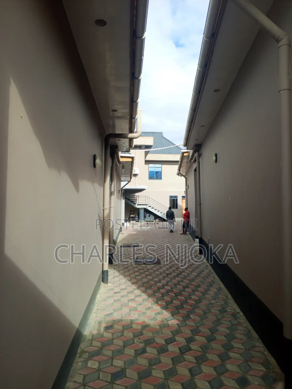 Hoteli Ya Kisasa Inauzwa (Hotel for Sale)