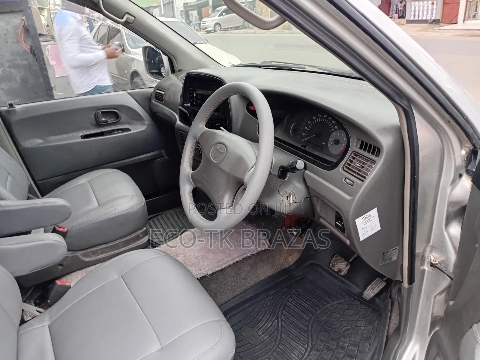 Toyota Noah 2001 Silver
