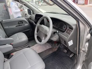 Toyota Noah 2001 Silver
