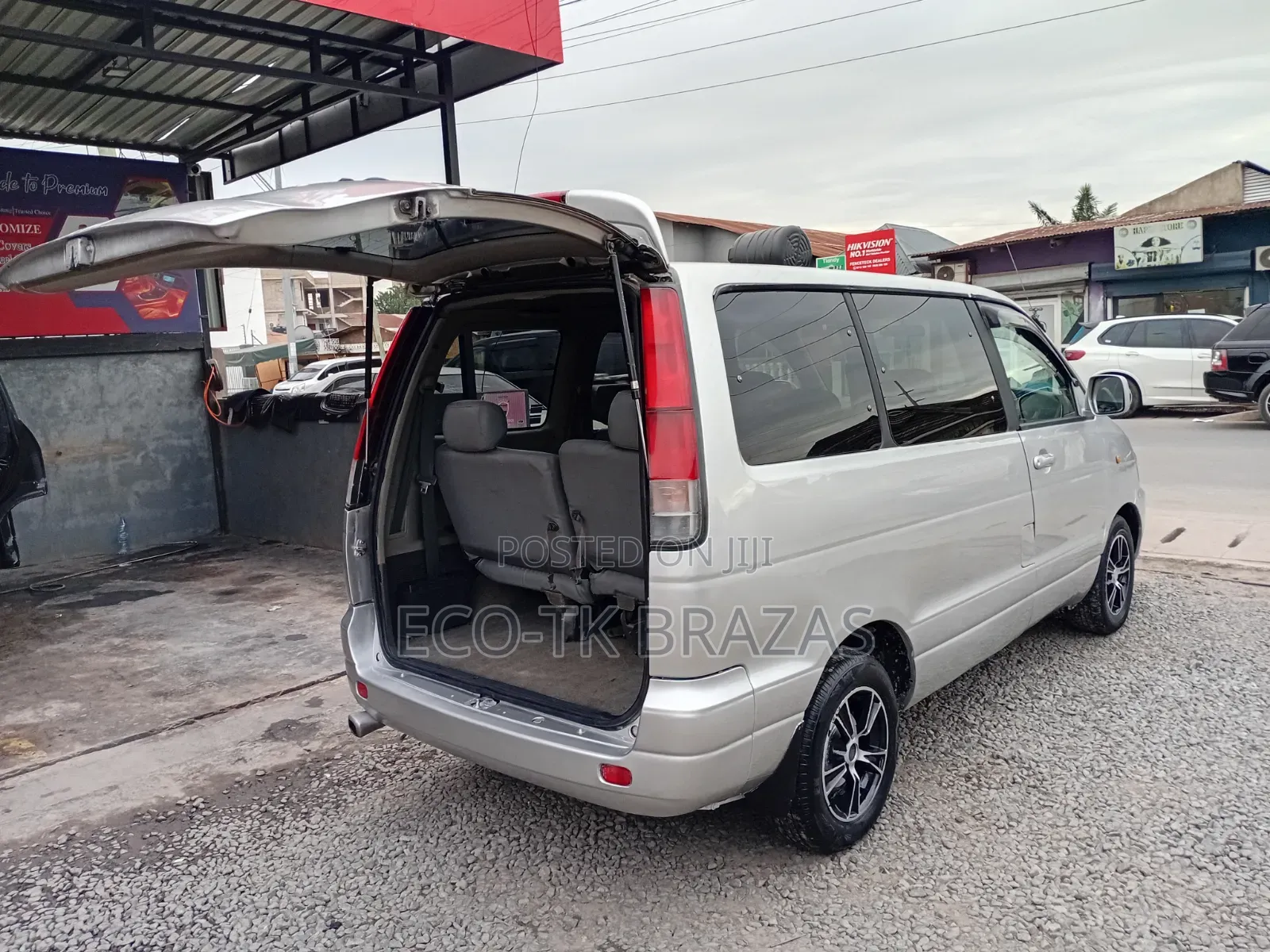 Toyota Noah 2001 Silver