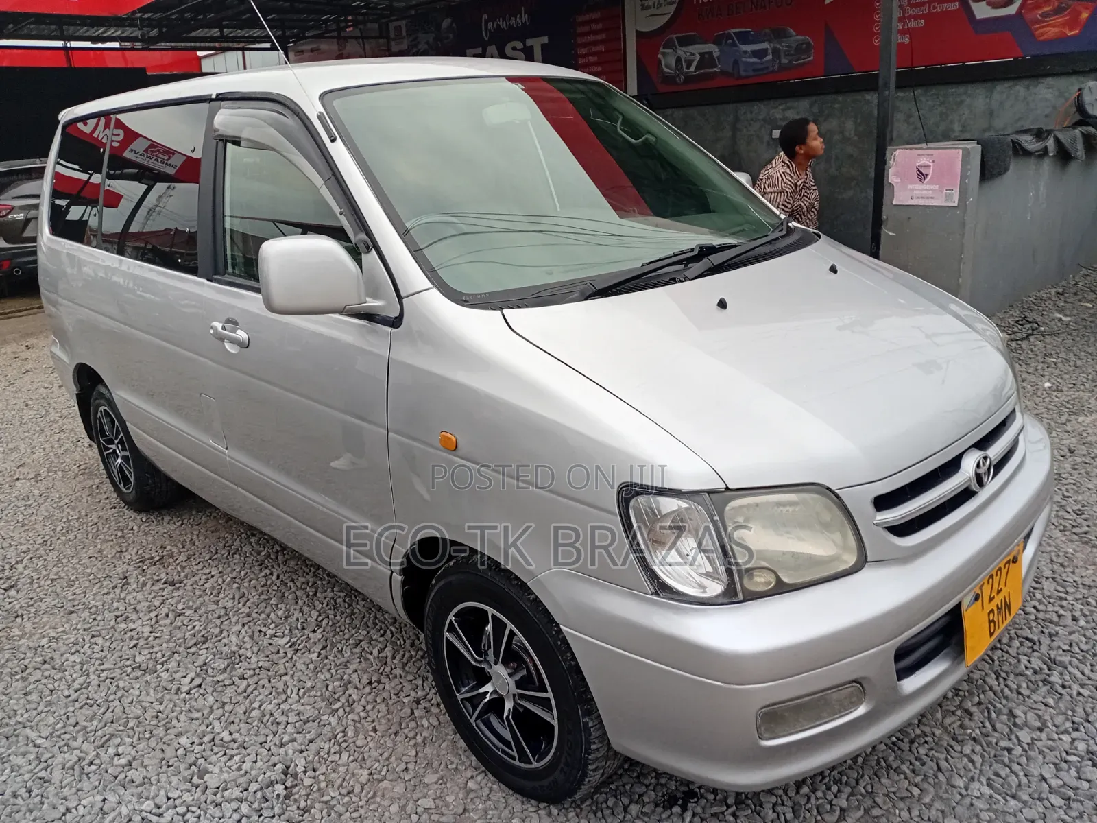 Toyota Noah 2001 Silver