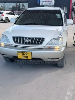 Toyota Harrier 2004 White