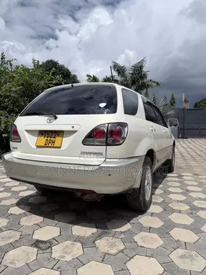 Toyota Harrier 2004 White