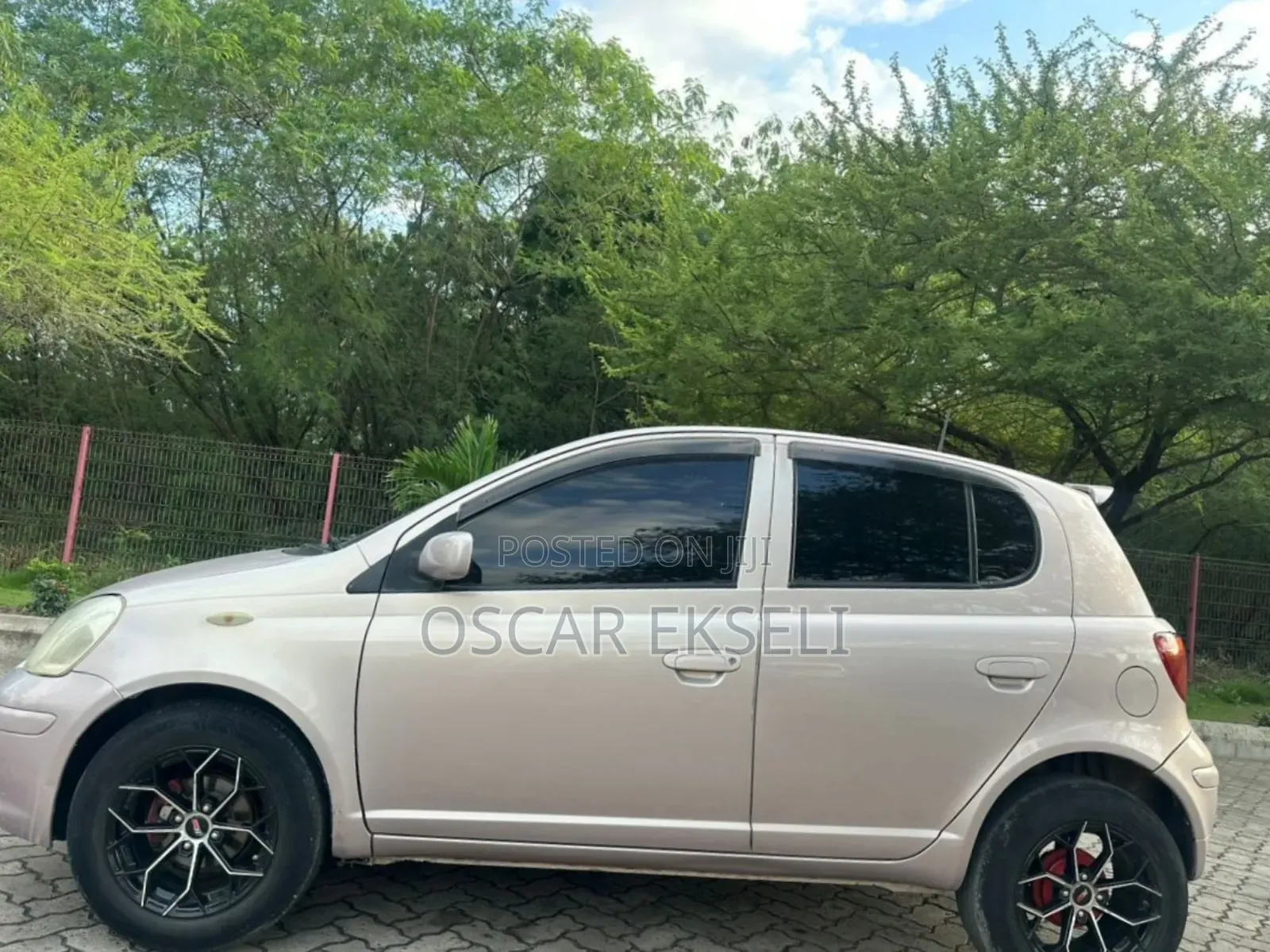 Toyota Vitz 2002 Gray