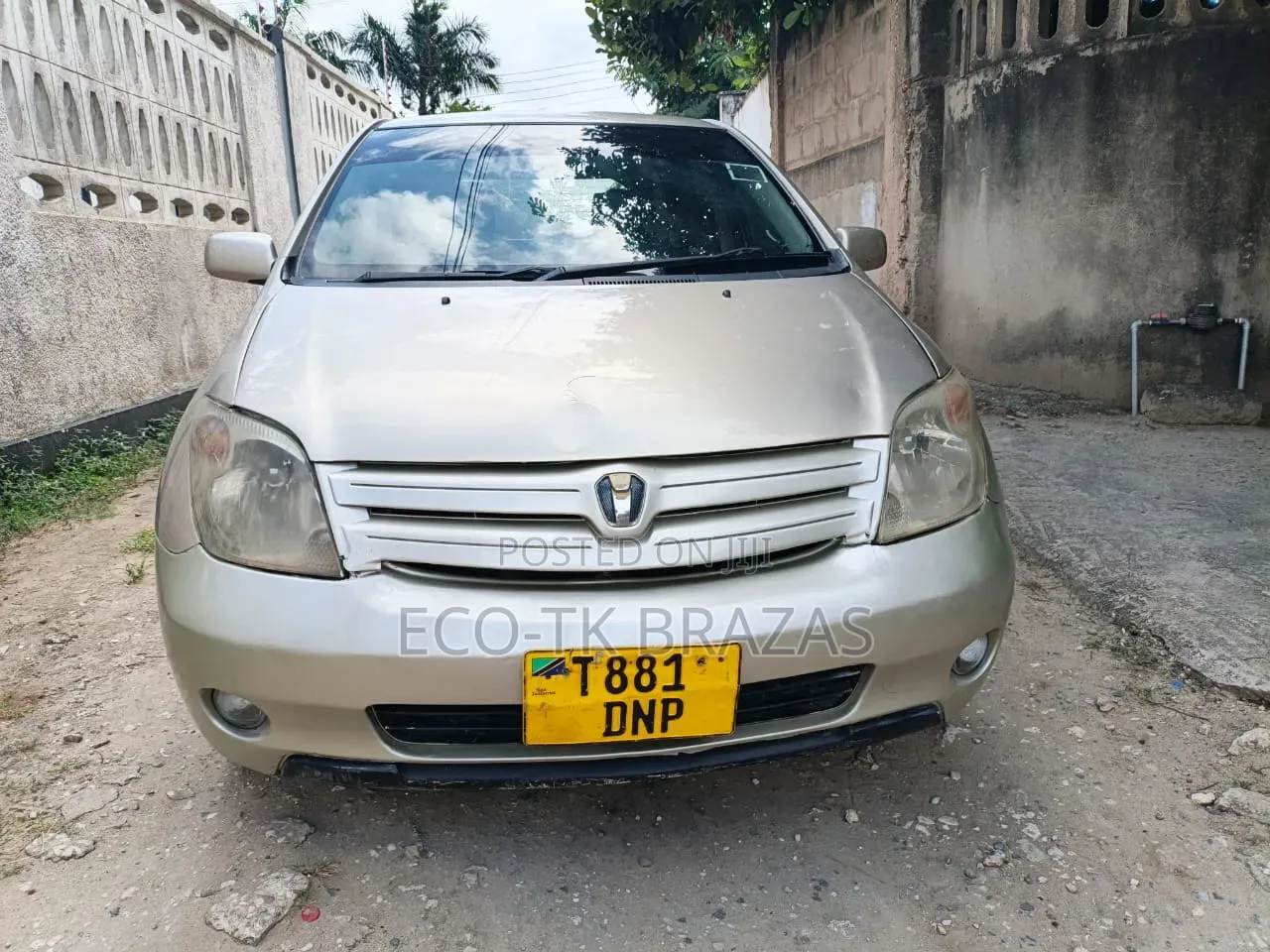 Toyota IST 2005 Beige