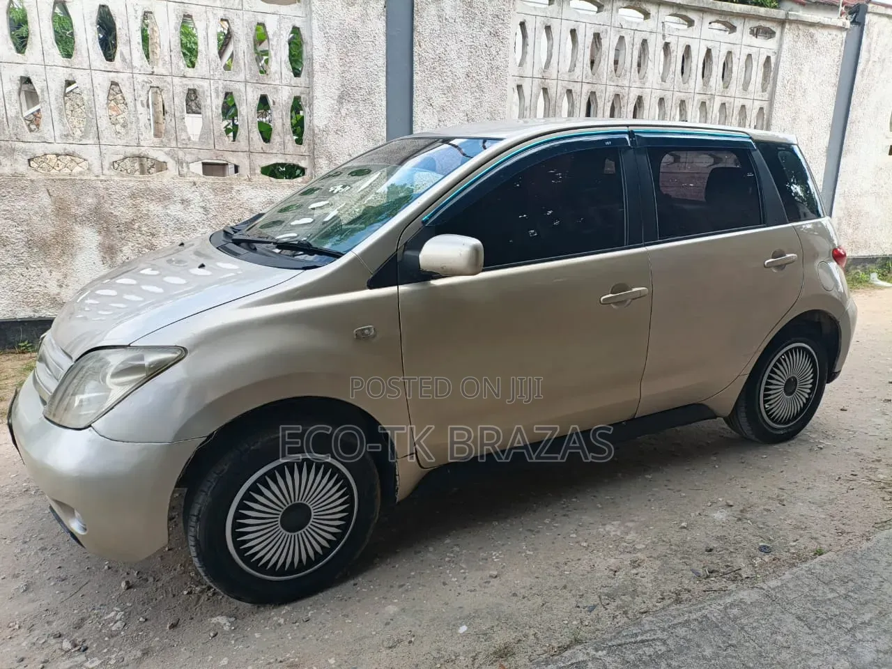 Toyota IST 2005 Beige