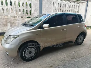 Toyota IST 2005 Beige
