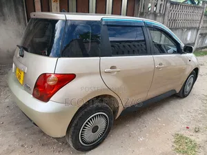 Toyota IST 2005 Beige