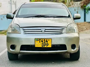 Toyota Raum 2005 Silver
