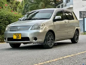 Toyota Raum 2005 Silver