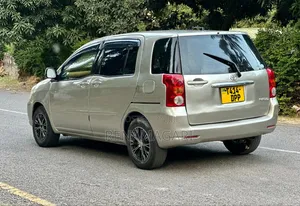 Toyota Raum 2005 Silver