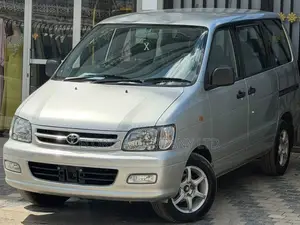 Toyota Noah 2001