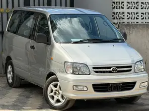 Toyota Noah 2001