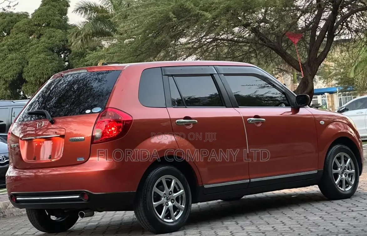 Mazda Verisa 2010 Orange