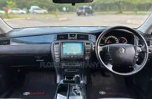 Toyota Crown 2006 White