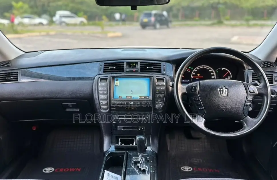 Toyota Crown 2006 White