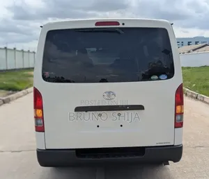 Toyota HiAce 2016 White