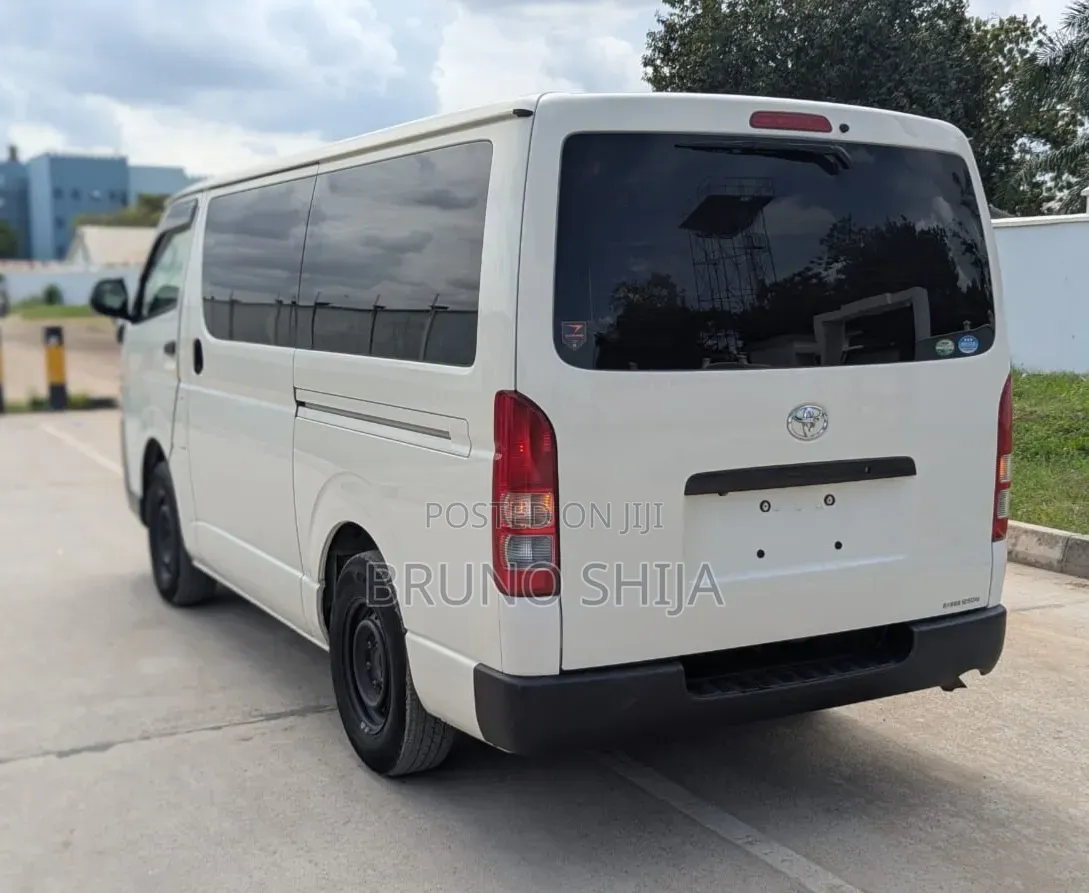 Toyota HiAce 2016 White
