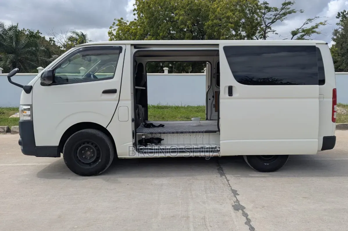 Toyota HiAce 2016 White