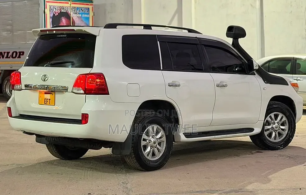 Toyota Land Cruiser 2008 White