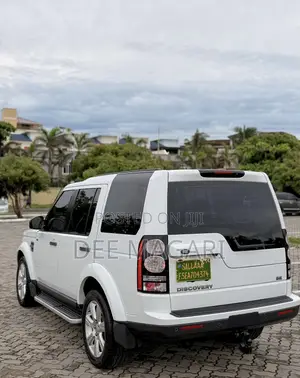 Land Rover Discovery 2012 White