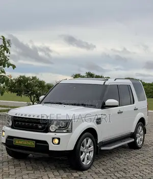 Land Rover Discovery 2012 White