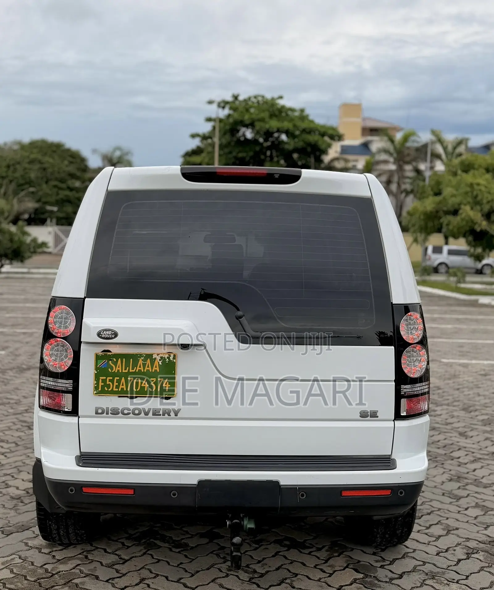 Land Rover Discovery 2012 White