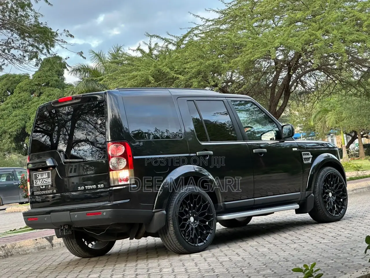 Land Rover Discovery 2010 Black