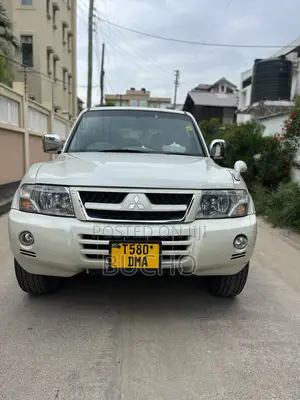 Mitsubishi Pajero 2005 White
