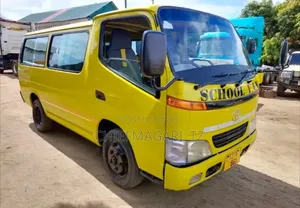 Toyota Dyna 2002 Yellow
