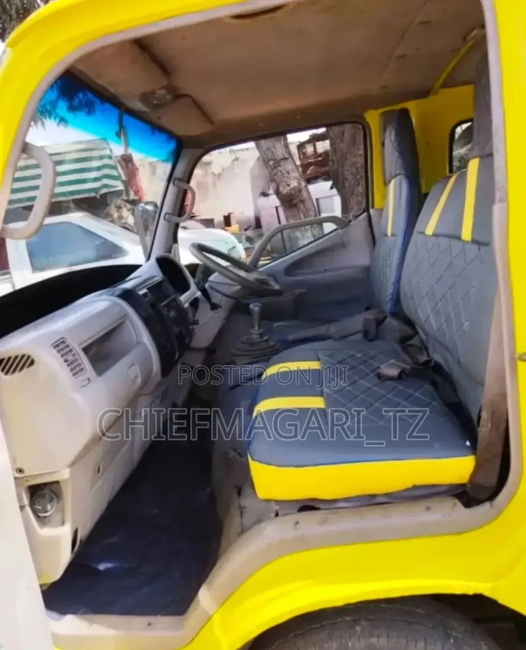Toyota Dyna 2002 Yellow