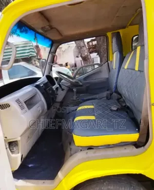 Toyota Dyna 2002 Yellow