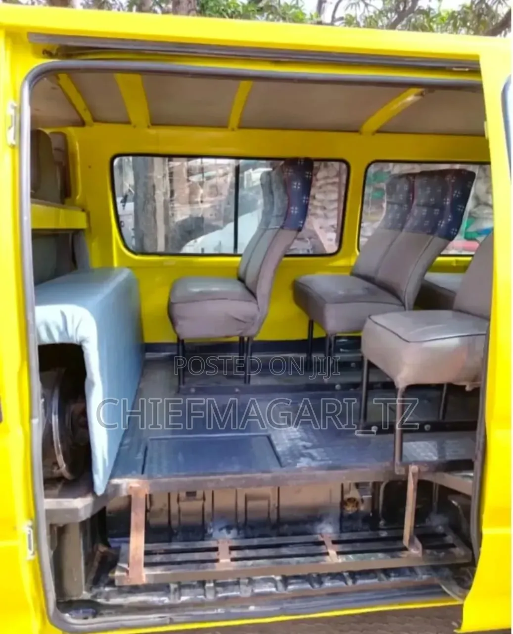 Toyota Dyna 2002 Yellow