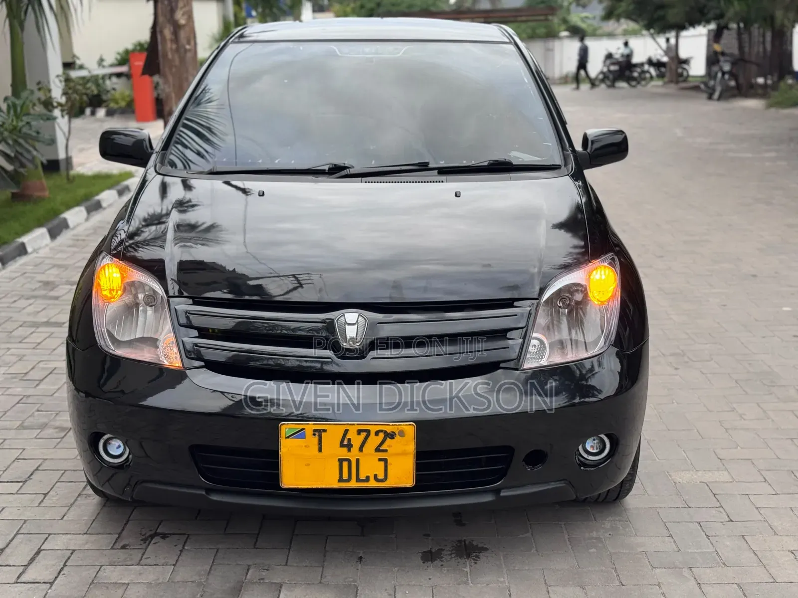 Toyota IST 2003