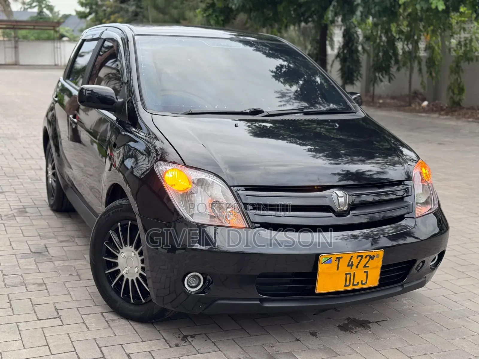 Toyota IST 2003
